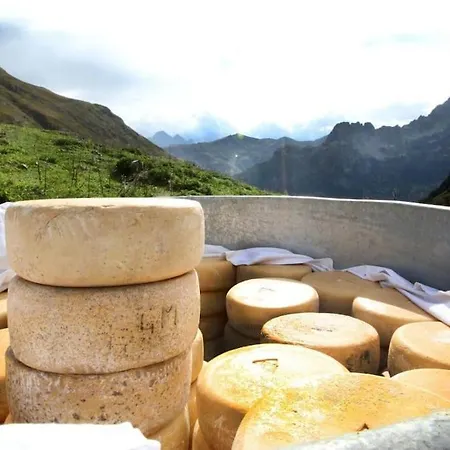 Le - - Jusqu'a 10 Pers Alpehytte