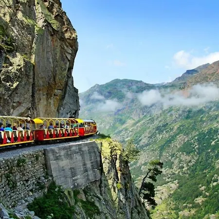 Le - - Jusqu'a 10 Pers *