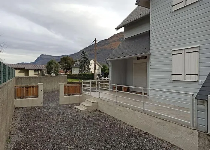 Le - - Jusqu'a 10 Pers لارونس