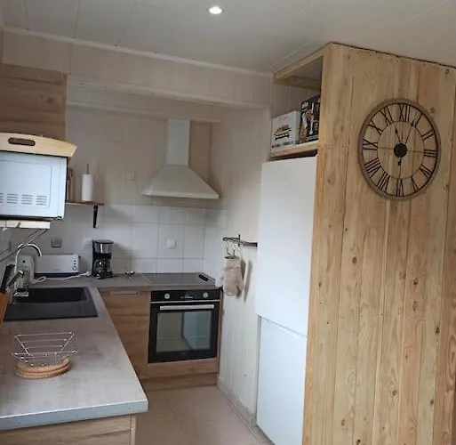 Le - - Jusqu'a 10 Pers * لارونس