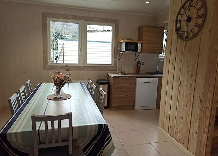 Le - - Jusqu'a 10 Pers * لارونس